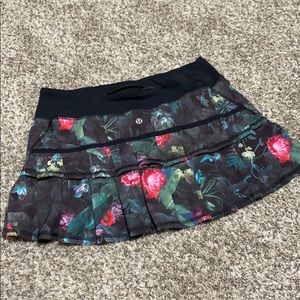 Lululemon running skirt size 6